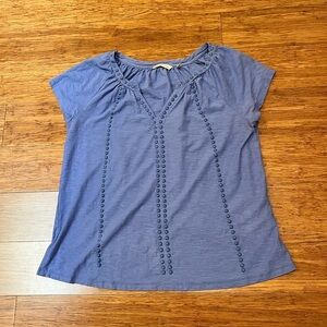 Soft Surroundings Periwinkle blue v-neck short sleeve top w. embroidered pompom
